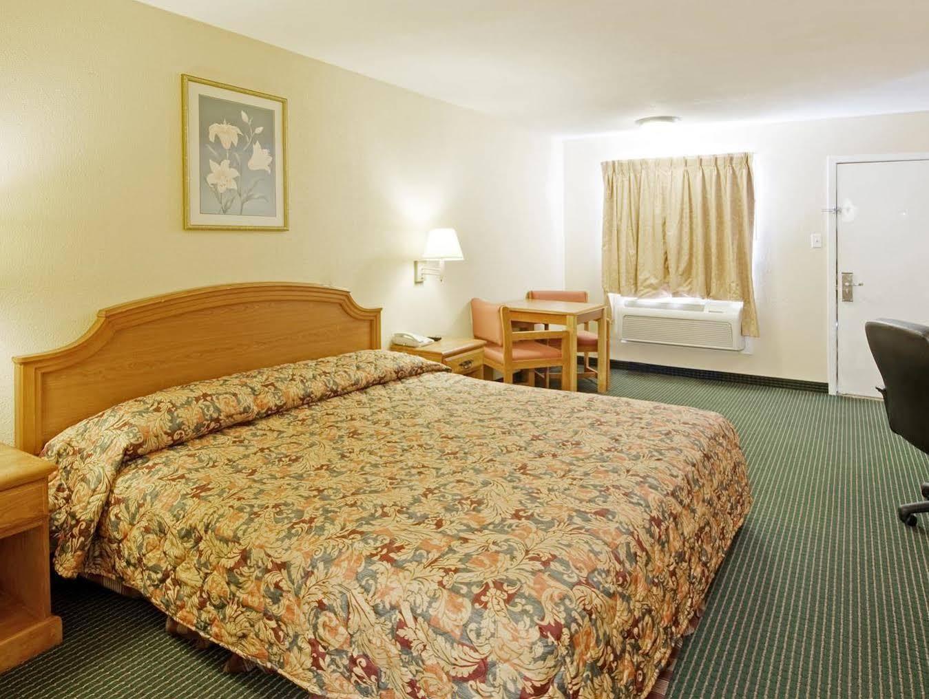 Americas Best Value Inn Gainesville Tx Bagian luar foto