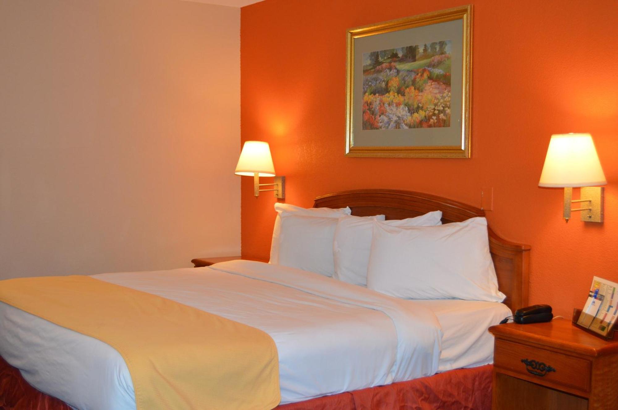 Americas Best Value Inn Gainesville Tx Bagian luar foto