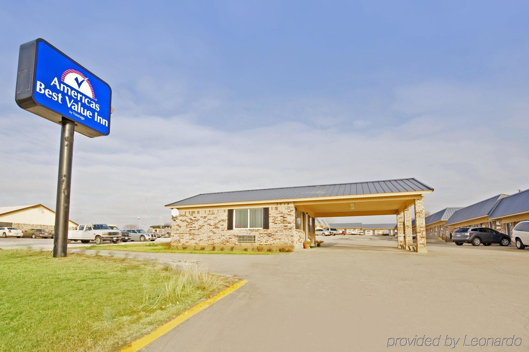 Americas Best Value Inn Gainesville Tx Bagian luar foto